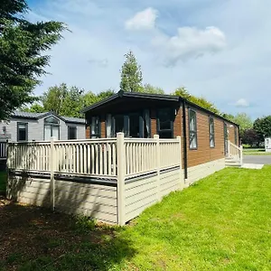 Woodpark With Hot Tub Holiday home